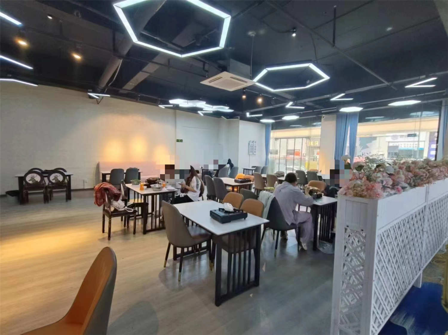 清镇职教城盈利台球室带餐厅转让